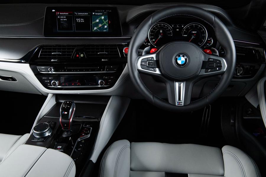 Торпедо BMW M5 (F90) 2018 года  (SG) (фото 12 из 30)